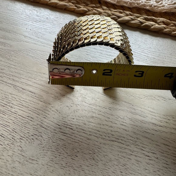 GOLD CUFF - Picture 8 of 12